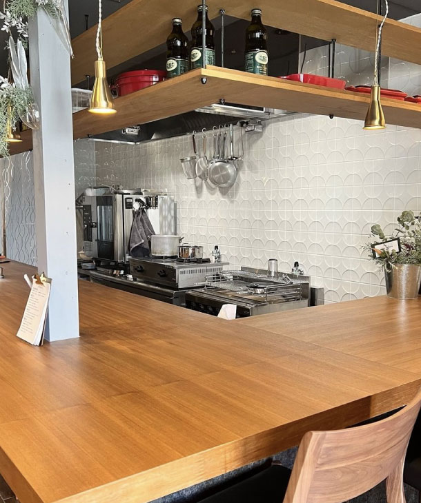 姉妹店 フレンチバルK 店内